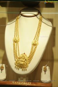 Shraddha Das launches New Range of Designer Jewellery  on the Occasion of Akshaya Tritiya at Manepally Jewellers