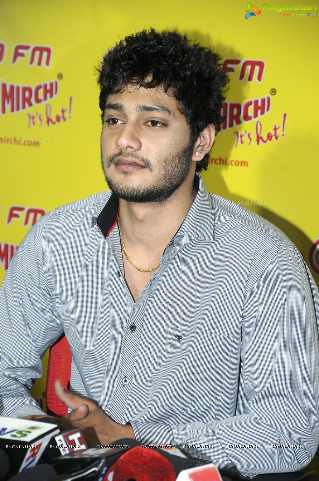 Neeku Naaku Dash Dash Team at Radio Mirchi