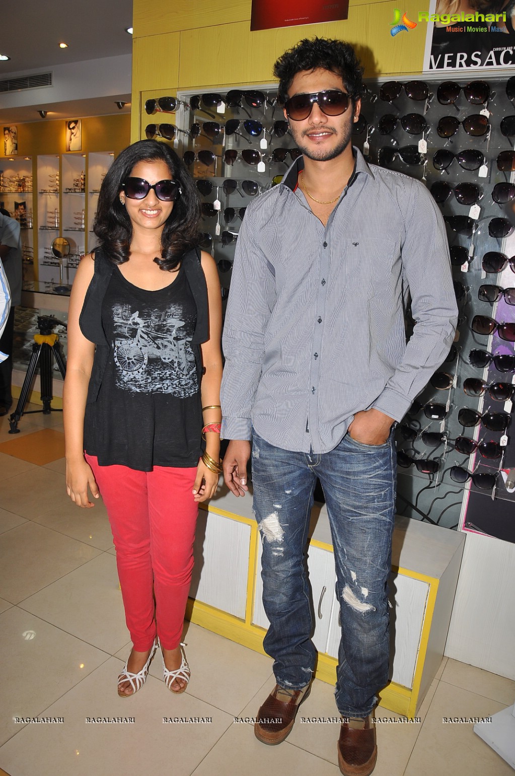 'Neeku Naaku' team at Optorium, Hyd