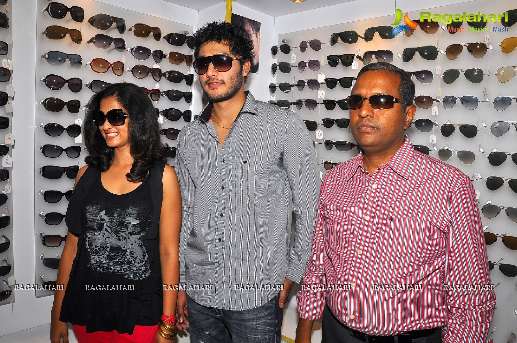 'Neeku Naaku' team at Optorium, Hyd