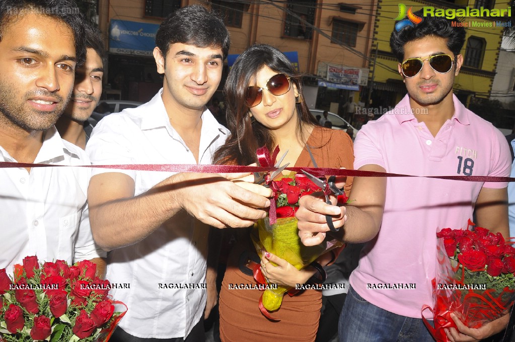 Poonam Kaur Launches Saberi's Opticals