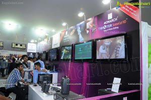 Chandrababu Naidu Launches Villart Photo Expo 2012