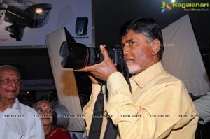 Chandrababu Naidu Launches Villart Photo Expo 2012