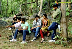 Yeswanth, Sasha, Karan, Harikrishna, Satyam Rajesh, Gundu Sudarshan