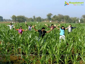 Yeswanth, Sasha, Karan, Harikrishna, Satyam Rajesh, Gundu Sudarshan