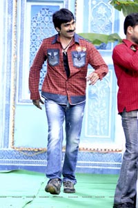 Raviteja, Taapsee