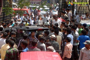 Baadshah Release Hungama at Sandhya 70mm