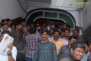 Baadshah Release Hungama at Sandhya 70mm