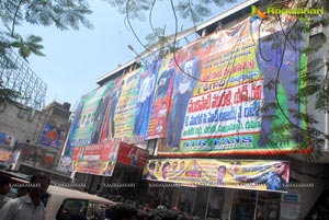 Baadshah Release Hungama at Sandhya 70mm