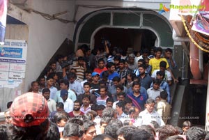 Baadshah Release Hungama at Sandhya 70mm