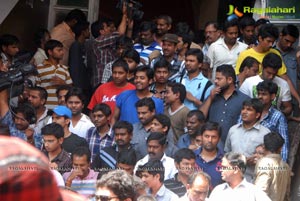 Baadshah Release Hungama at Sandhya 70mm