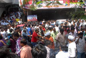 Baadshah Release Hungama at Sandhya 70mm