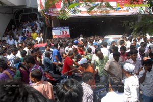 Baadshah Release Hungama at Sandhya 70mm