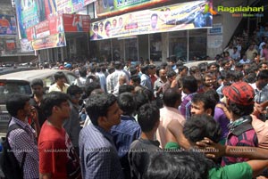 Baadshah Release Hungama at Sandhya 70mm