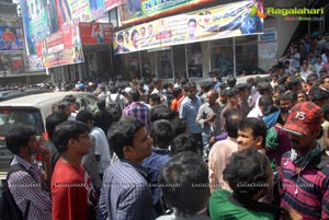 Baadshah Release Hungama at Sandhya 70mm