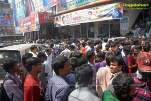 Baadshah Release Hungama at Sandhya 70mm