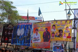 Baadshah Release Hungama at Sandhya 70mm