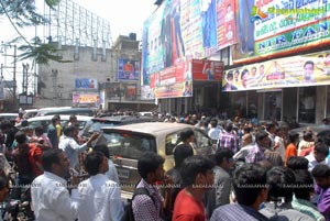 Baadshah Release Hungama at Sandhya 70mm