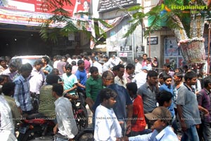 Baadshah Release Hungama at Sandhya 70mm