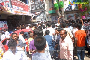 Baadshah Release Hungama at Sandhya 70mm