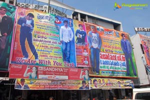 Baadshah Release Hungama at Sandhya 70mm