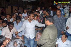 Baadshah Release Hungama at Sandhya 70mm