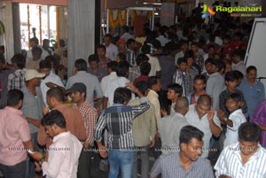 Baadshah Release Hungama at Sandhya 70mm