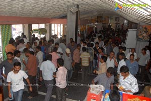 Baadshah Release Hungama at Sandhya 70mm