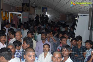 Baadshah Release Hungama at Sandhya 70mm