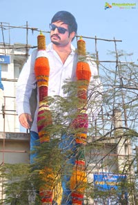 Baadshah Release Hungama at Sandhya 70mm