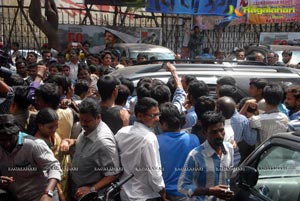 Baadshah Release Hungama at Sandhya 70mm