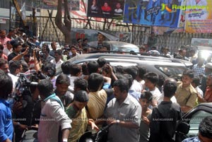 Baadshah Release Hungama at Sandhya 70mm