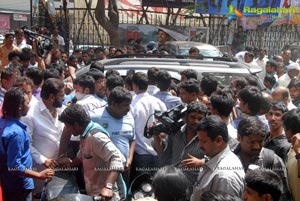 Baadshah Release Hungama at Sandhya 70mm