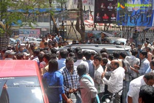 Baadshah Release Hungama at Sandhya 70mm