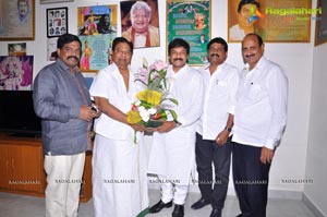 Chiranjeevi meets Kaikala Satyanarayana