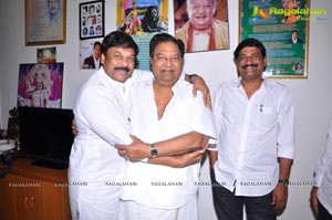 Chiranjeevi meets Kaikala Satyanarayana