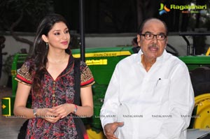 Nenem Chinna Pillanaa Press Meet