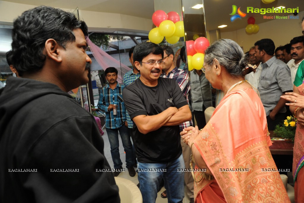 Chandrabose and Srilekha launches Chocolate Room, Hyderabad