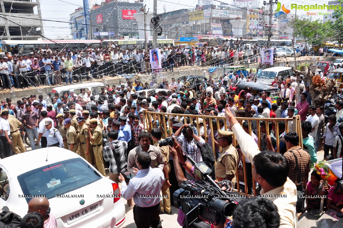 Priyamani inaugurates Jos Alukkas, Kukatpally, Hyderabad