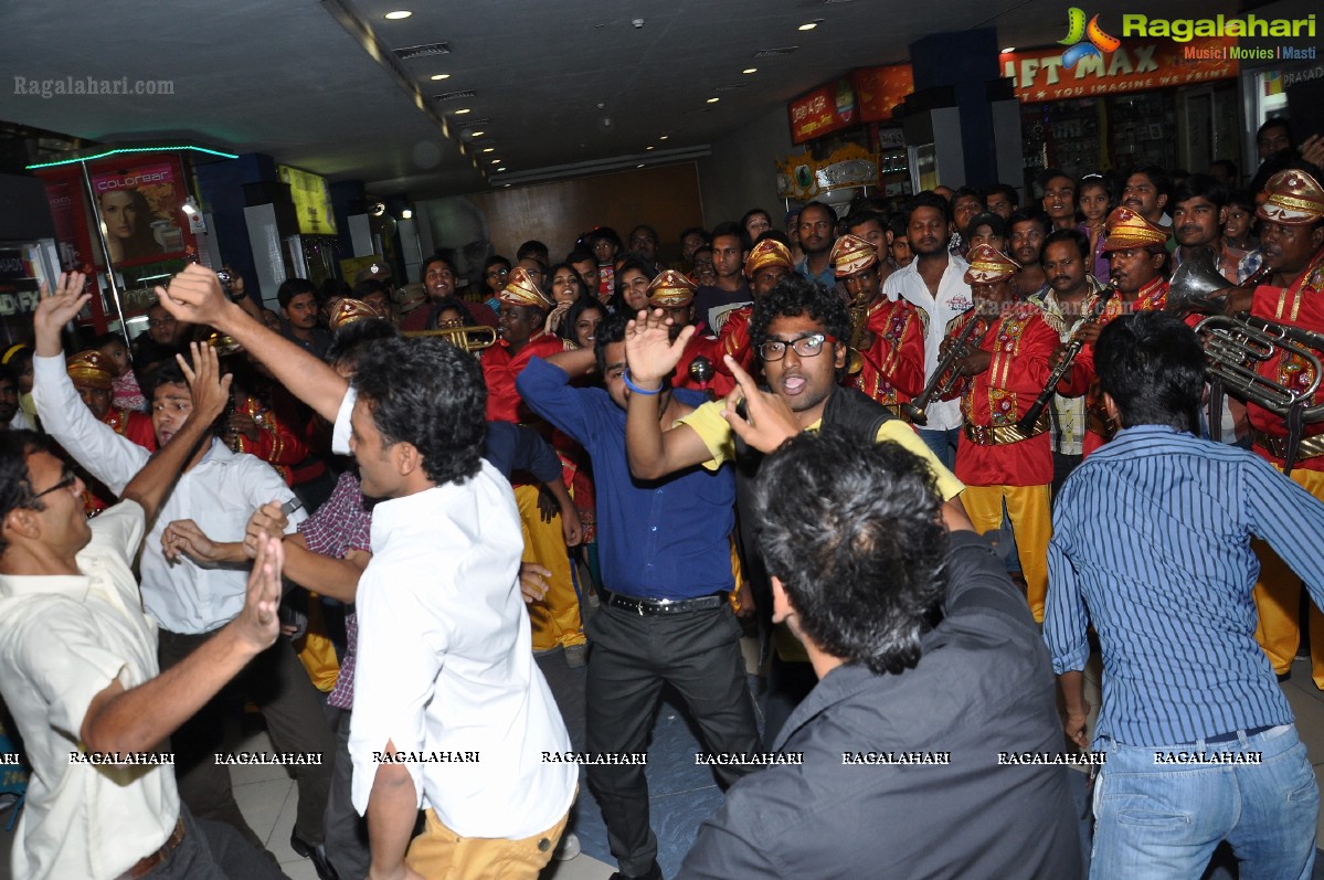 Sirish and Yaami Gautam at Jumpak Jumpak Thumpak Thumpak Flashmob at Prasads Multiplex, Hyderabad