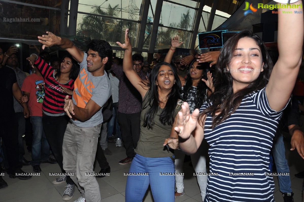 Sirish and Yaami Gautam at Jumpak Jumpak Thumpak Thumpak Flashmob at Prasads Multiplex, Hyderabad