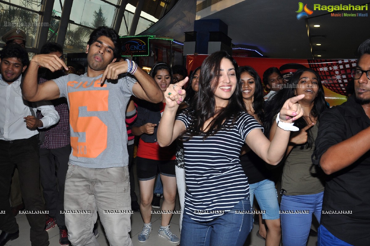 Sirish and Yaami Gautam at Jumpak Jumpak Thumpak Thumpak Flashmob at Prasads Multiplex, Hyderabad