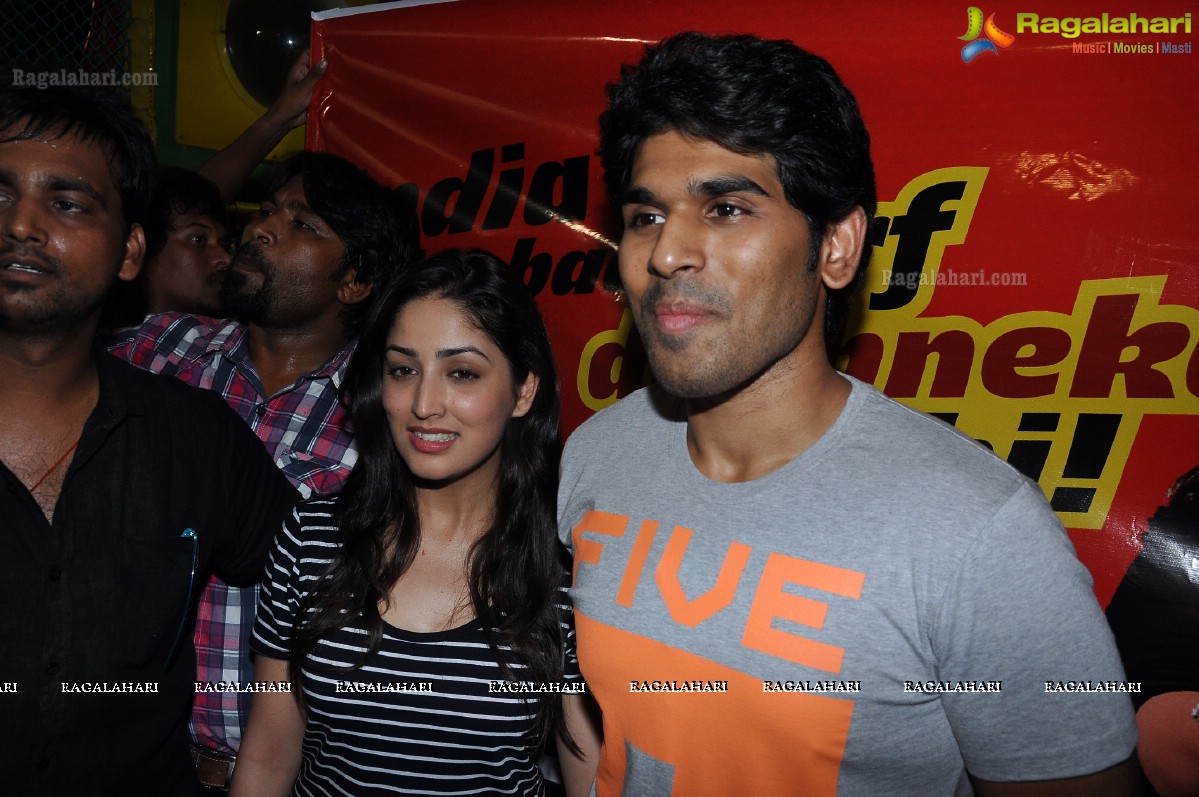 Sirish and Yaami Gautam at Jumpak Jumpak Thumpak Thumpak Flashmob at Prasads Multiplex, Hyderabad