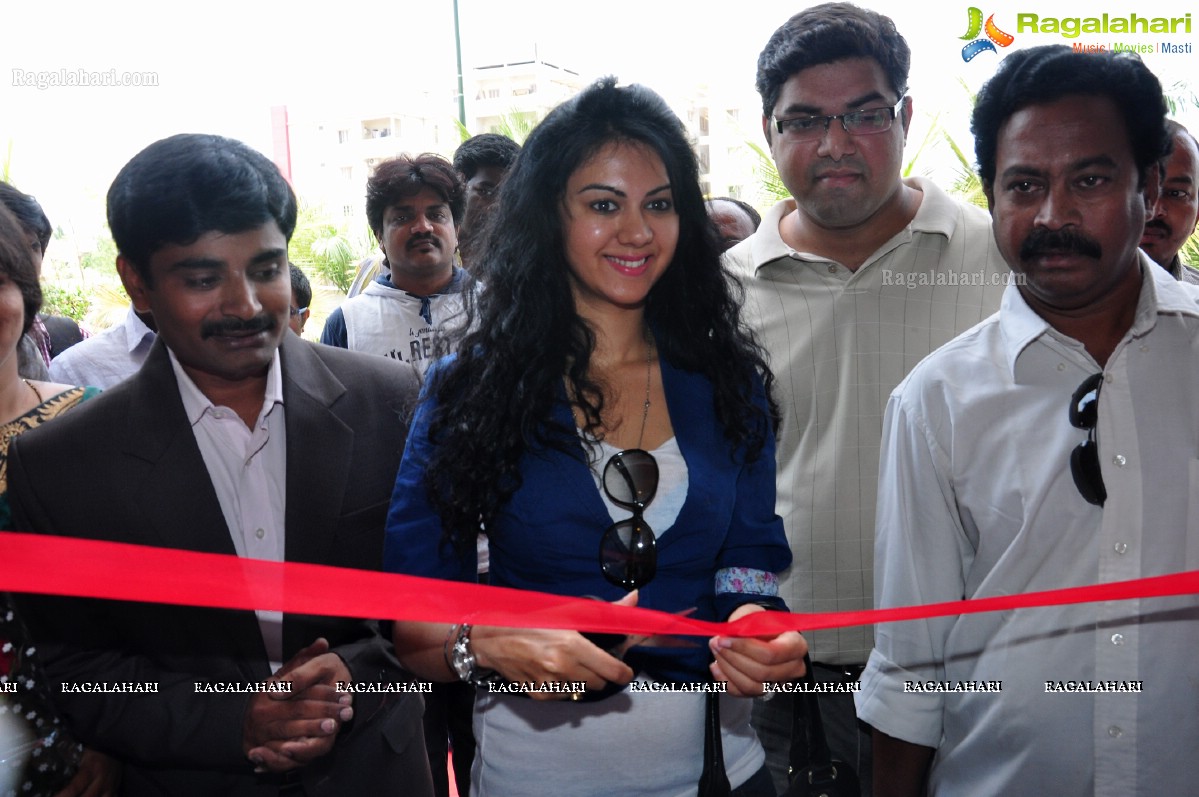 Kamna Jethmalani launches Hi-Tech Consumer Fair, Hyderabad