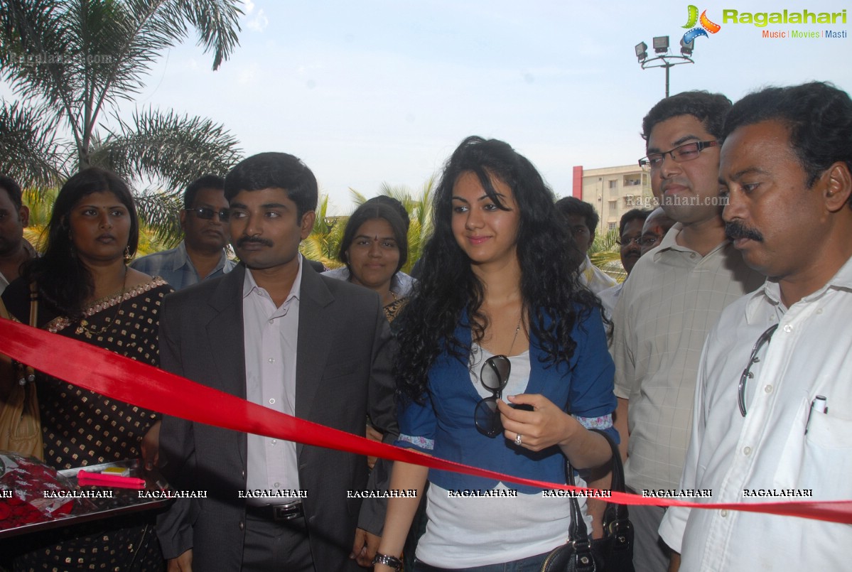 Kamna Jethmalani launches Hi-Tech Consumer Fair, Hyderabad