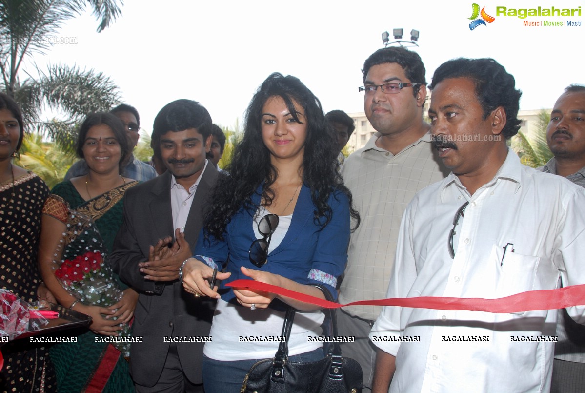 Kamna Jethmalani launches Hi-Tech Consumer Fair, Hyderabad