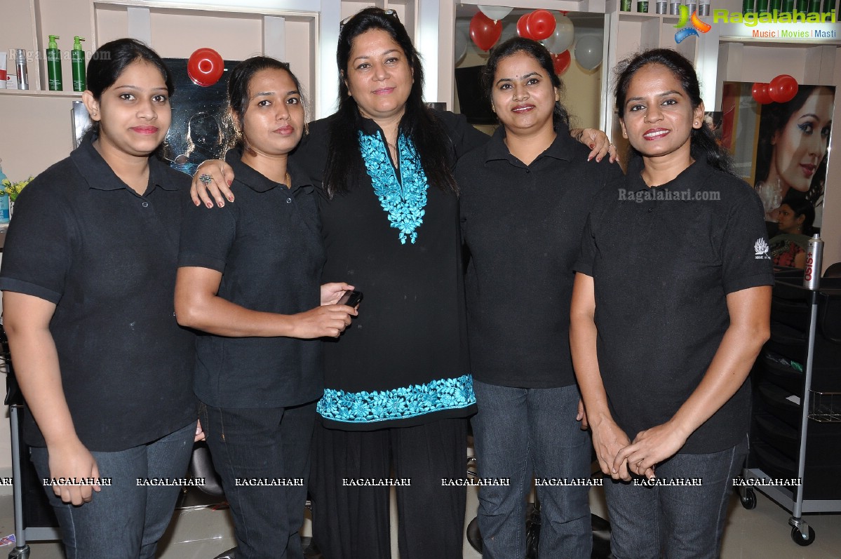 Lakme Salon Make-up Trainer Sushma Khan at Lakme Studio, Hyderabad