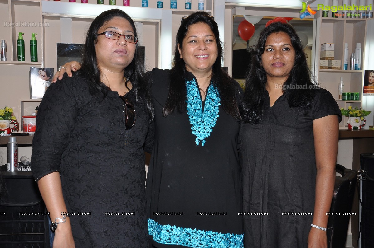 Lakme Salon Make-up Trainer Sushma Khan at Lakme Studio, Hyderabad