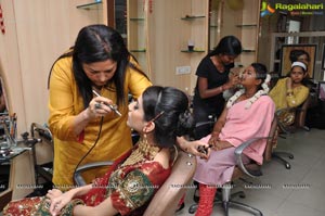 Lakme Artist Sushma Khan at Bridal Makeup Session