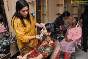 Lakme Artist Sushma Khan at Bridal Makeup Session